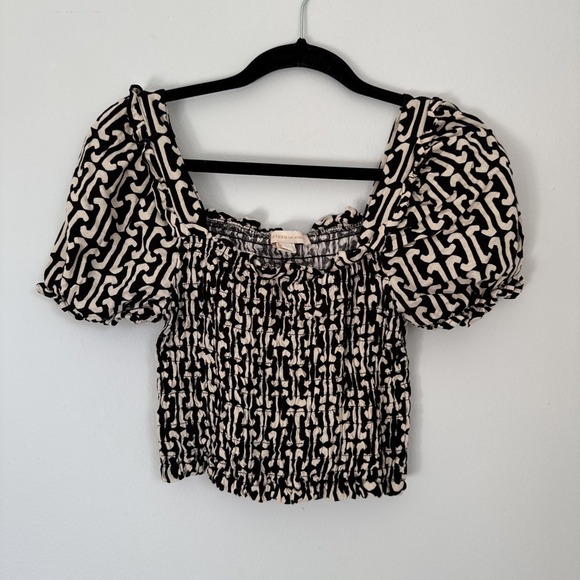 Monteau Tops - Monteau Cropped Smocked‎ Top Women's Large Black Balloon Sleeves White Motifs